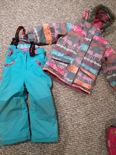 Ensemble d'hiver en bon état pour enfants. Grandeur 3X. Marque: deux par deux. Snowsuit for kids in...