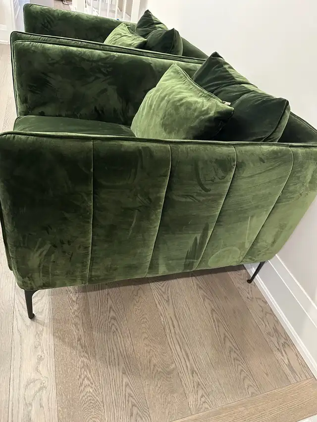 Single sofas in Couches & Futons in Oshawa / Durham Region - Image 5