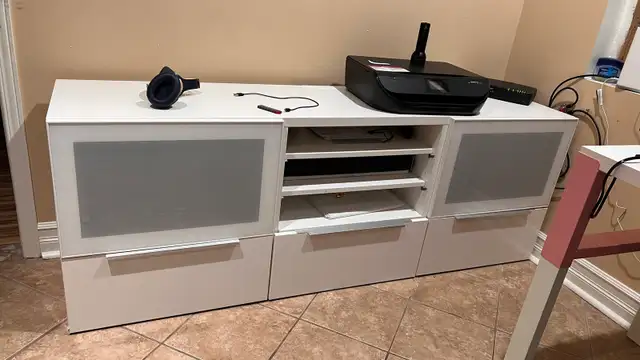 Ikea Besta - meuble TV in TV Tables & Entertainment Units in Longueuil / South Shore - Image 2