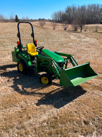 John Deere 1023E Front Wheel Assist Tractor - 205hrs MINT