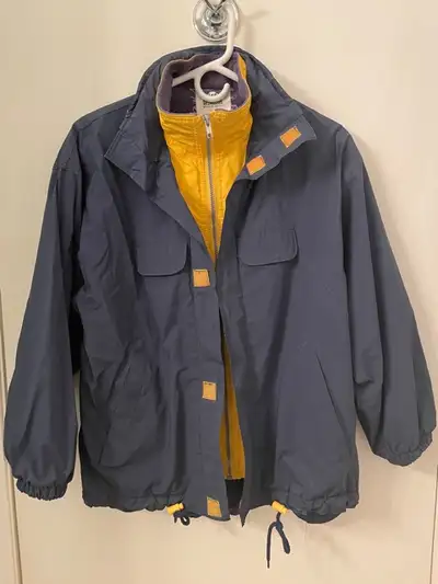 Condition Used - Good We have a great rain jacket here used lightly on hikes at the lake during incl...