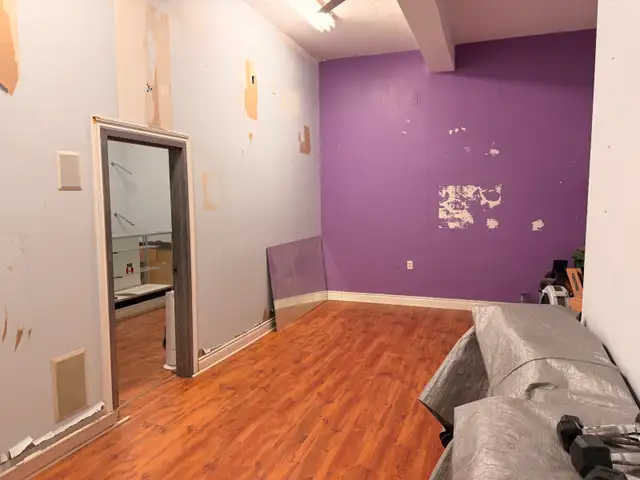 Former Coffee Shop Location For Lease near Baby Point! in Commercial & Office Space for Rent in City of Toronto - Image 9