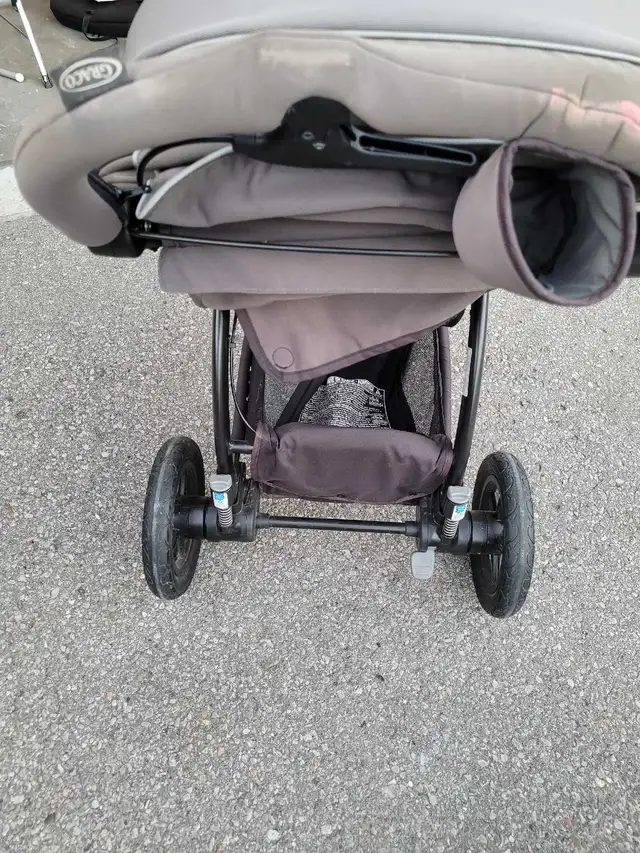stroller in Strollers, Carriers & Car Seats in Markham / York Region - Image 7