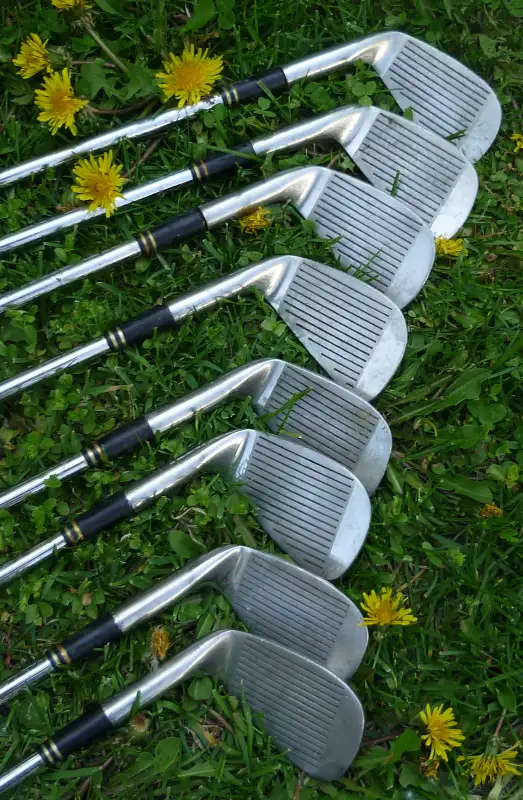 Mens Right Handed FULL 14 Golf Set Powerbilt Irons, Bear Hybrids in Golf in Sudbury - Image 6