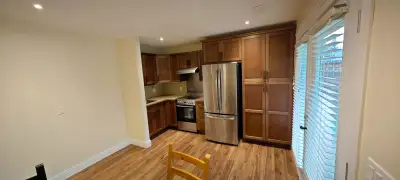 Very bright, ground level, suite in quiet, Armstrong neighbourhood. Minutes from downtown and highwa...