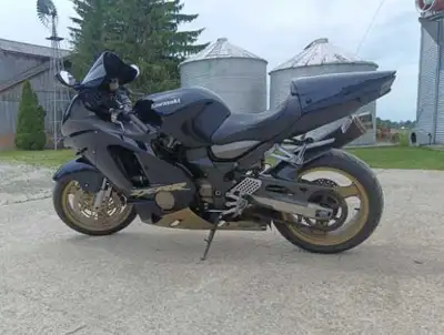 PRICE DROP NOW ONLY $6000!! Looking for a quick ride that looks good and is reliable? Has always bee...