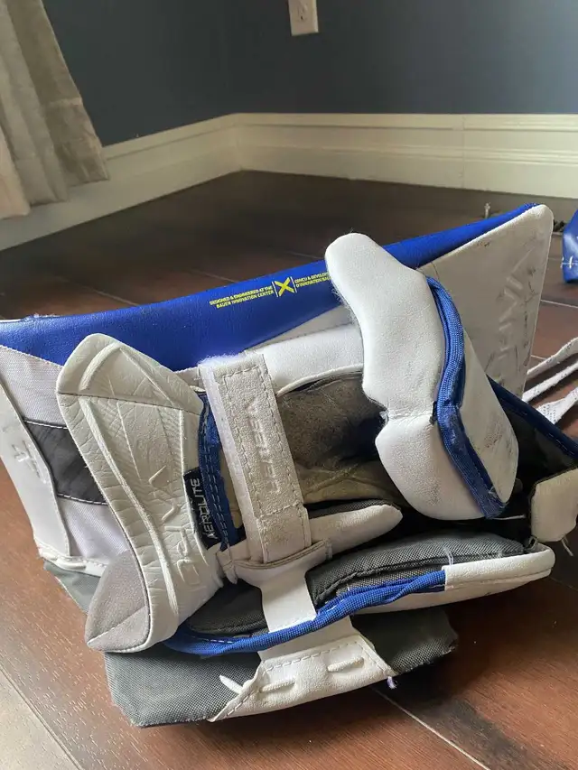 Intermediate goalie set  in Hockey in Edmonton - Image 4