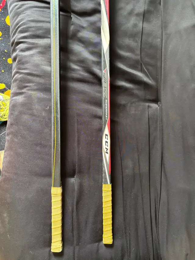Senior Left Hand Hockey Sticks in Hockey in Hamilton - Image 3
