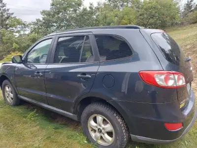 Sell 2010 santa fe 3.1 l auto transmission. New battery, starter cat converter. Selling for parts or...