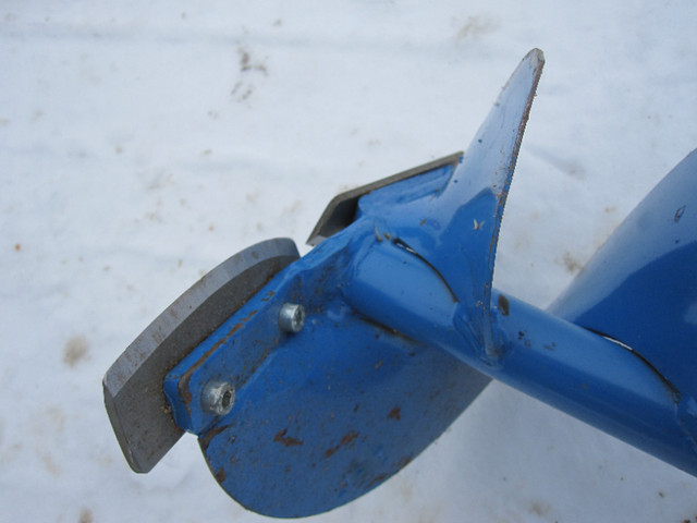 Ice Auger in Fishing, Camping & Outdoors in North Bay - Image 2