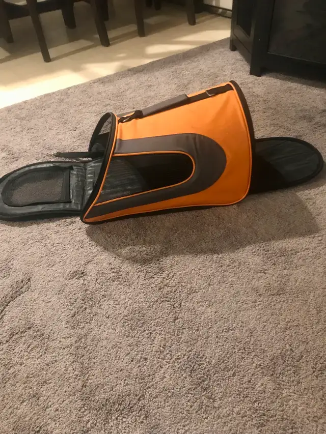 Pet Carrier (small) in Accessories in North Shore - Image 3