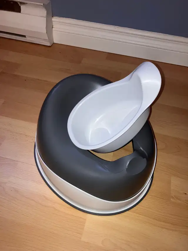 Potty Training $15  in Rockland - no delivery in Bathing & Changing in Ottawa - Image 3