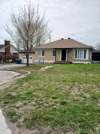Maison unifamiliale à louer à Sainte-Foy (Québec): La maison est toute rénovée. 4 chambres à coucher...