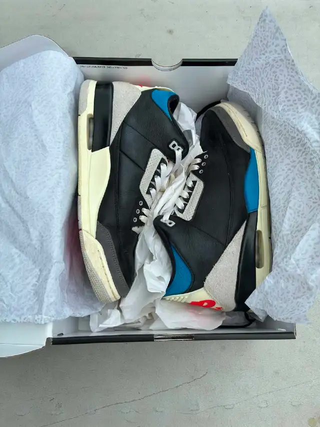 Air Jordan 3 Retro OG "Black/Chile Red-Neutral Grey" in Men's Shoes in Strathcona County - Image 2