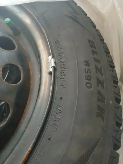 185/65R14 Full set of Bridgestone WS90 Blizzak winters/rims Obly used for one season