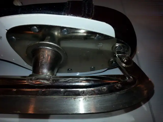 Vintage Bauer Hugger hockey skates Size 11 2/3 (1970's) in Hockey in Markham / York Region - Image 6