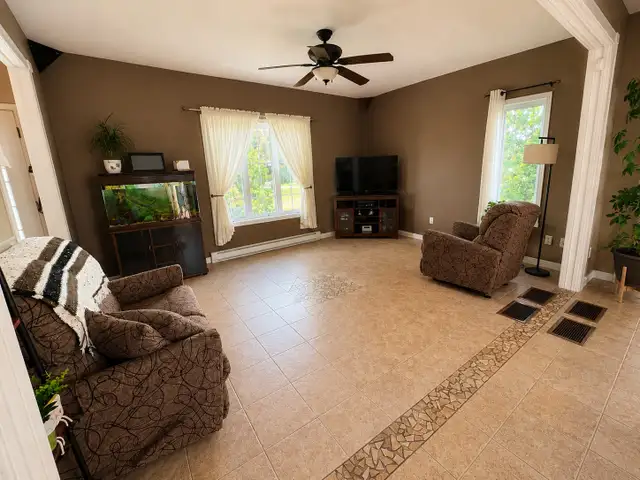 A QUI LA CHANCE CLÉE EN MAIN  in Houses for Sale in West Island - Image 5