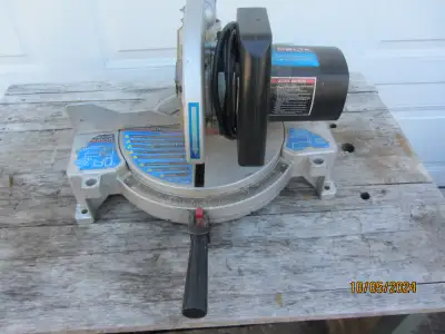 Delta 10" Compound power miter saw.Plastic guard broken. Hardly used. As per photos. $70