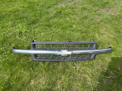 Chevy Silverado front Grill from a 2002 Truck Need other parts Message me i let u know if i have som...