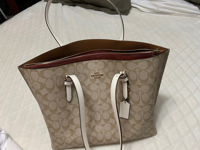 Coach bag/purse in Women's - Bags & Wallets in Thunder Bay