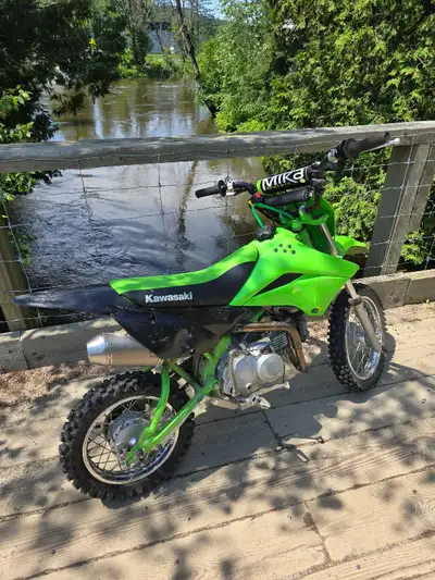 Klx110l 2016 Frame powder coat Pipe fmf Kit bbr 143 cc Handle bar mika high bend Tout les cable ont...