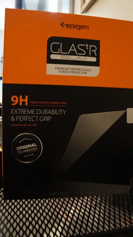 SPIGEN GLASTR LAPTOP SCREEN PROTECTOR in Laptop Accessories in Norfolk County - Image 2