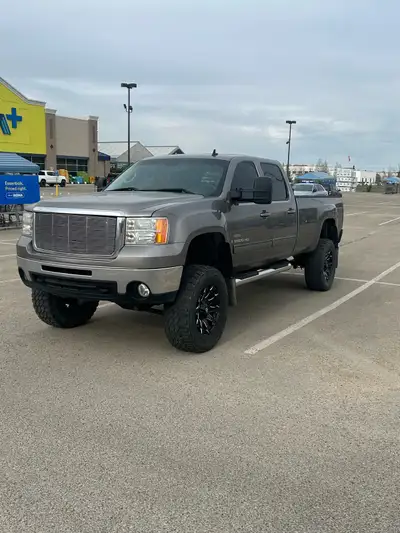 For sale is a clean, low km 2008 GMC Sierra 3500HD Duramax diesel crew cab long box that’s been tast...