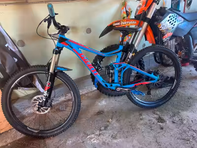 Giant down hill bike. Clean condition. Could use new drive train. New rear shock.