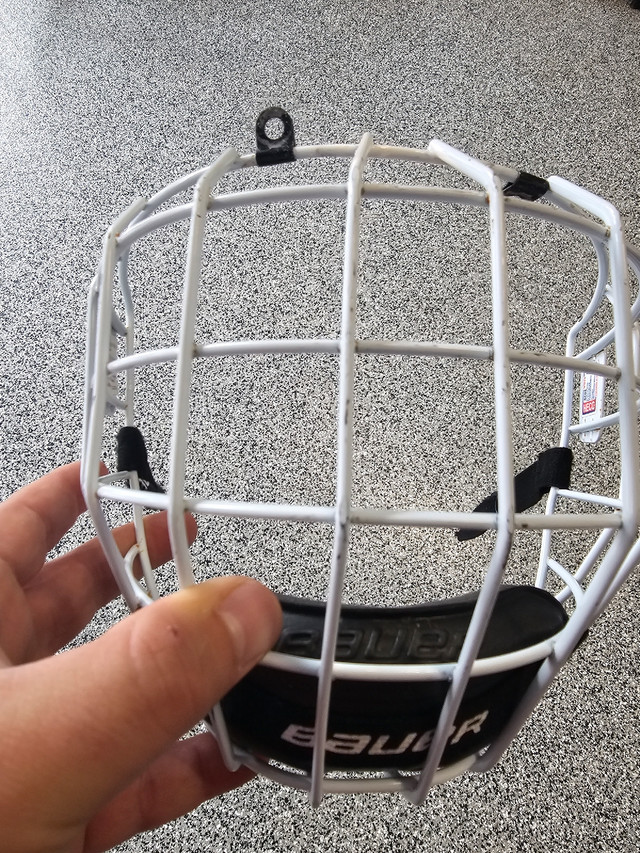 Bauer Helmet Cage/Facemask in Hockey in Markham / York Region