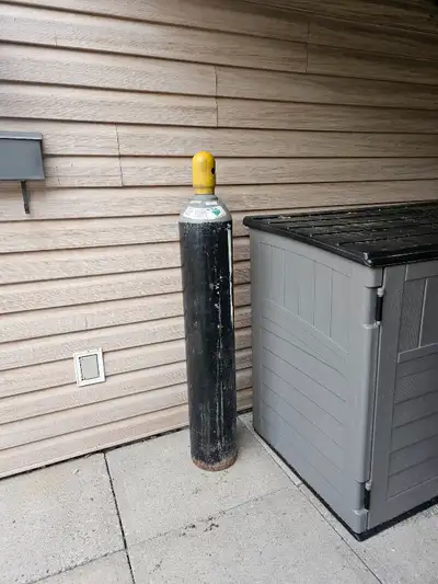Co2 tank with dip tube used for filling paintball tanks 100 dollars obo