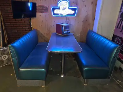 Banquette de dinner...vintage antique antiquité rétro bar booth, View more