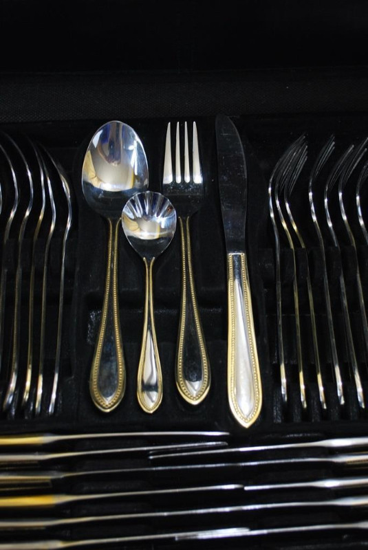 JOSEPH STRAUSS CUTLERY SET 72 STAINLESS STEEL IN PELICAN CASE in Kitchen & Dining Wares in Mississauga / Peel Region