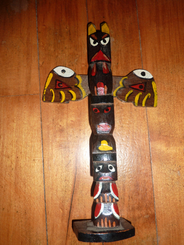 Small Totem Pole Display/Mantle Size in Arts & Collectibles in City of Toronto - Image 2