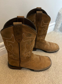 Youth cowboy boots size 5