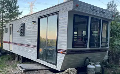 Golden Falcon Park Model 38’ - Excellent Condition - 2 Large Pullouts - Everything Works - No Leaks...