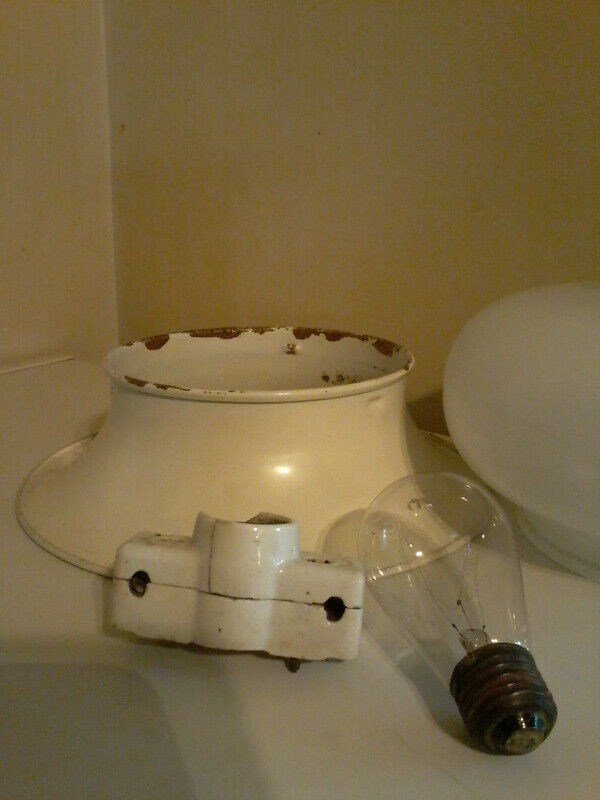 Antique 1900-1910 ceiling light in orig,condition working bulb. in Indoor Lighting & Fans in Cambridge - Image 3