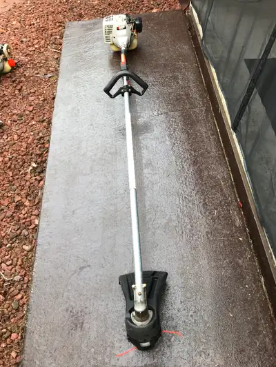 ECHO SRM 210 Professional Grade Gas Lawn Trimmer Unit is in Great Condition Used for light duty by H...