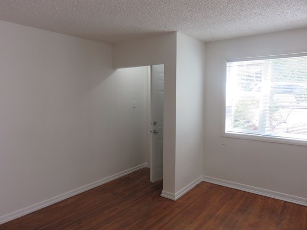 Affordable Inner-City Living – $1350.00 1-Bed short walk 17th Av 4