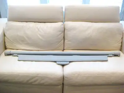 2009 to 2013 Toyota Venza OEM Silver/ Grey Cargo Retractable Cover in Great Shape. Works Perfectly w...