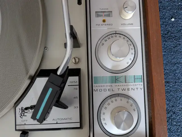 KLH Cambridge Massachusetts Model Twenty AM/FM Radio Turntable. in Stereo Systems & Home Theatre in City of Toronto - Image 7