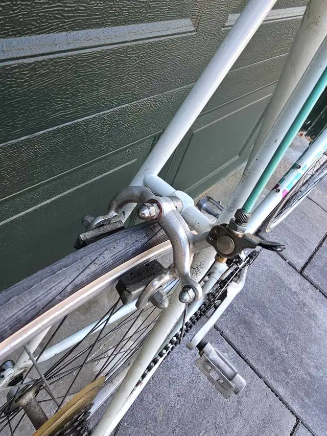 Bianchi Strada LX road bike  in Road in City of Toronto - Image 9