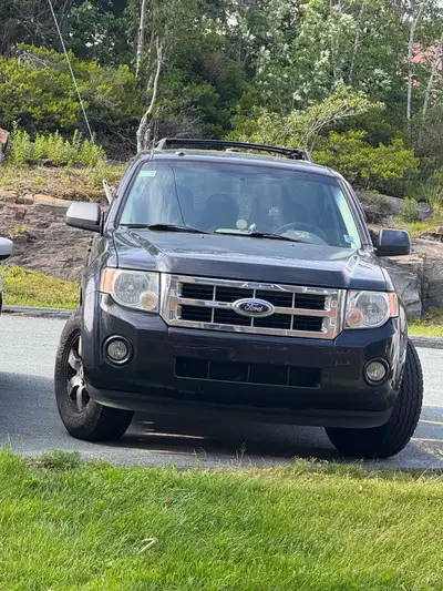 Selling my reliable 2010 Ford Escape XLT 3.0L V6 Flex Fuel. This SUV has been very well maintained a...