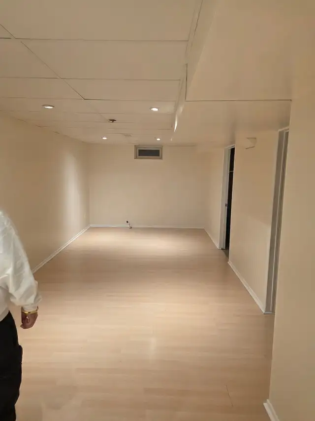 SPACIOUS BEDROOM FOR RENT