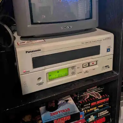Panasonic AG-RT600A professional player/Recorder VHS. BNC in/out inputs tested see pics