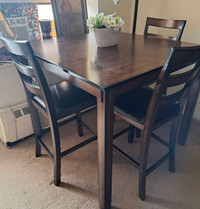 Diningroom Table and three chairs