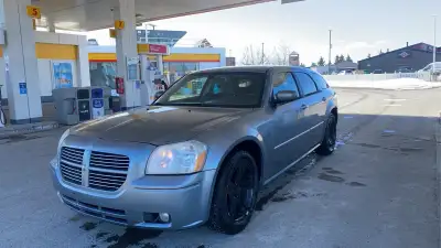 Selling my dodge magnum v6. It’s a real wheel drive and has minor cosmetic damage like little but of...