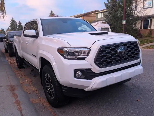 Beautiful 2021 Toyota Tacoma TRD Sport loaded