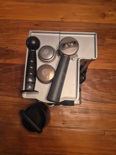 Used Breville - Cafe Roma Machine in good condition Include Accessories: 1. Barista Style Espresso K...