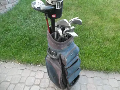 Men’s Wilson Right Hand Golf Clubs & Wilson cart bag, View more