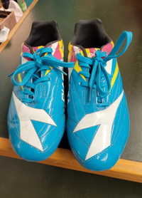 Diadora men's size 8 soccer shoes